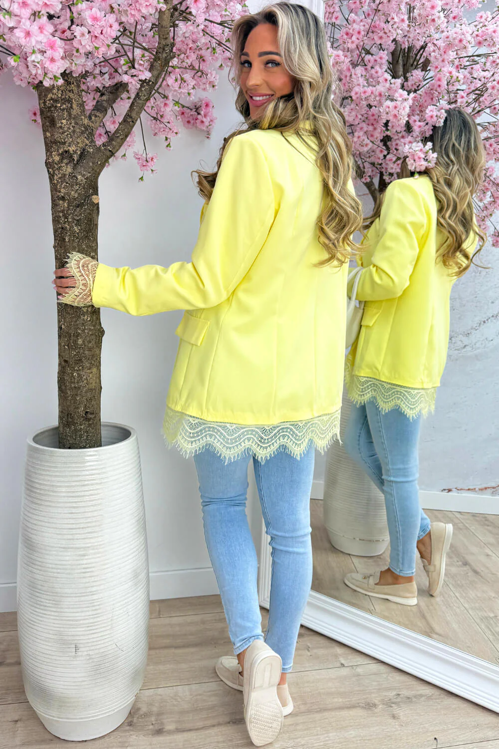 All about lace blazer - Geel - Image 4