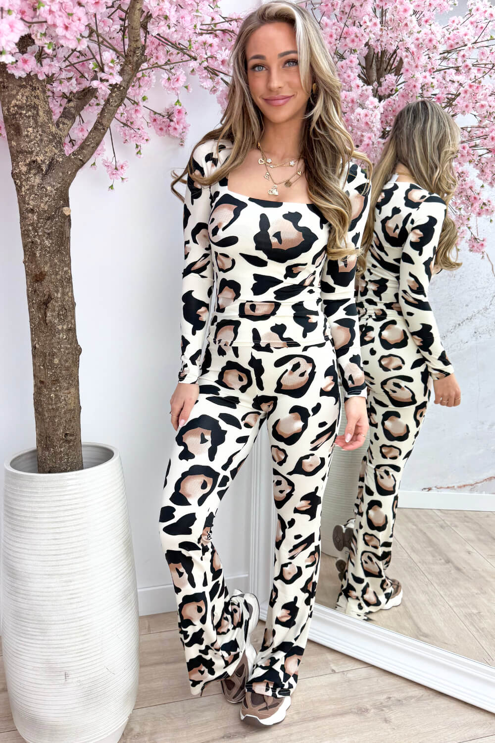 Big leopard travel flair pants - Bruin - Image 3