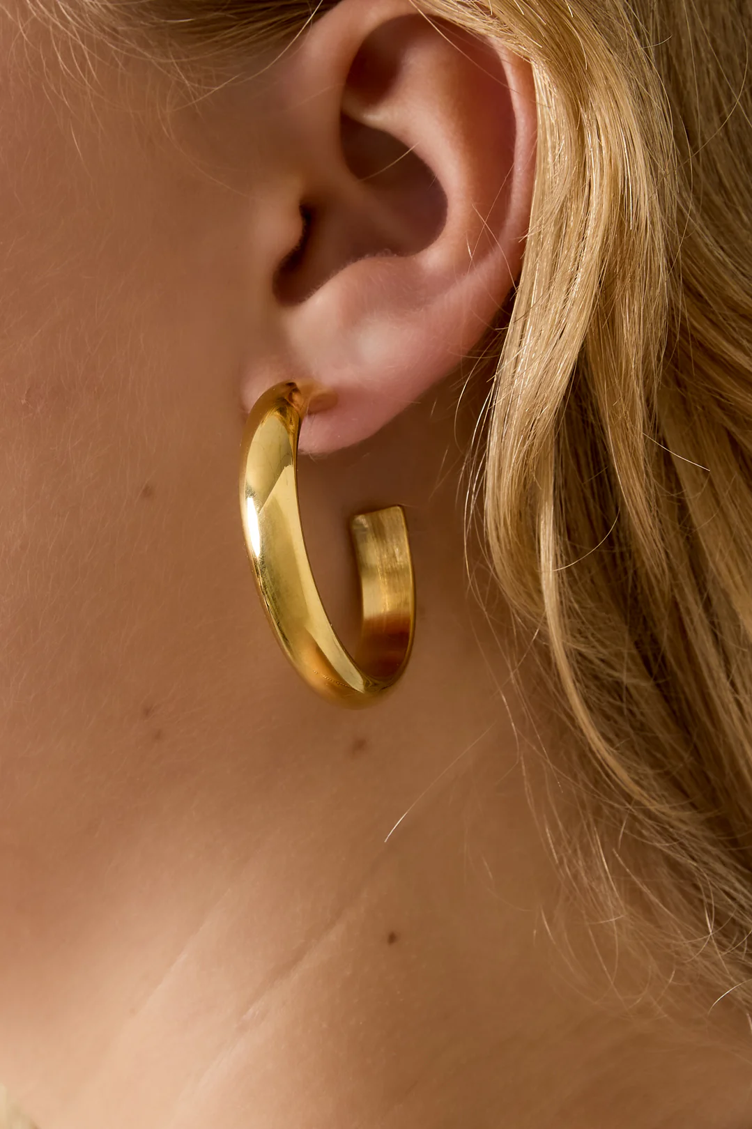 Halo hoop oorbel - Goud - Image 2