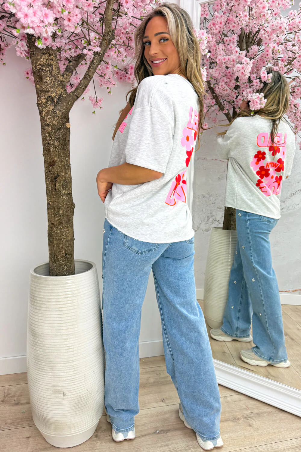 Lead with love oversized T-shirt - Lt. grijs - Image 4