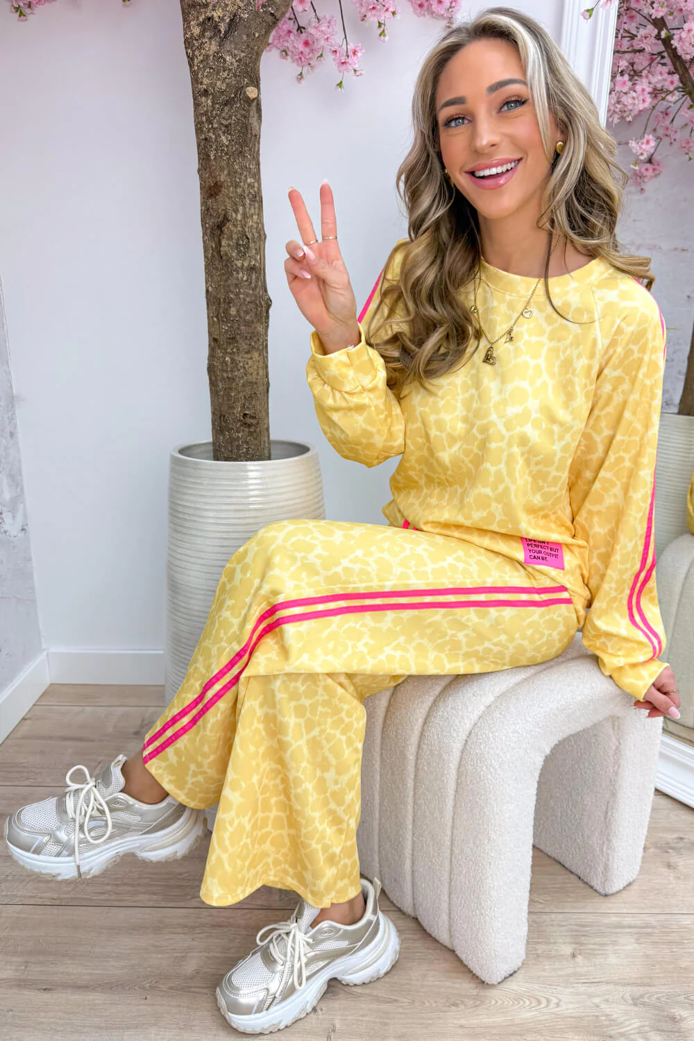 Leopard perfect embleem comfy co-ord - Geel