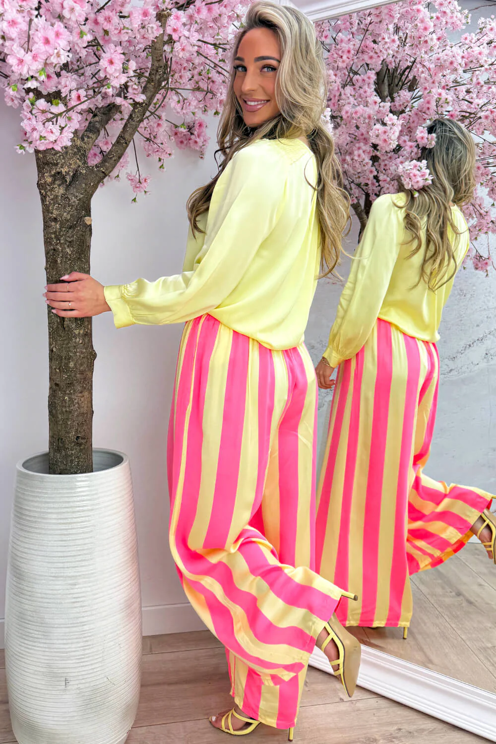 Silky basic blouse - Geel - Image 4