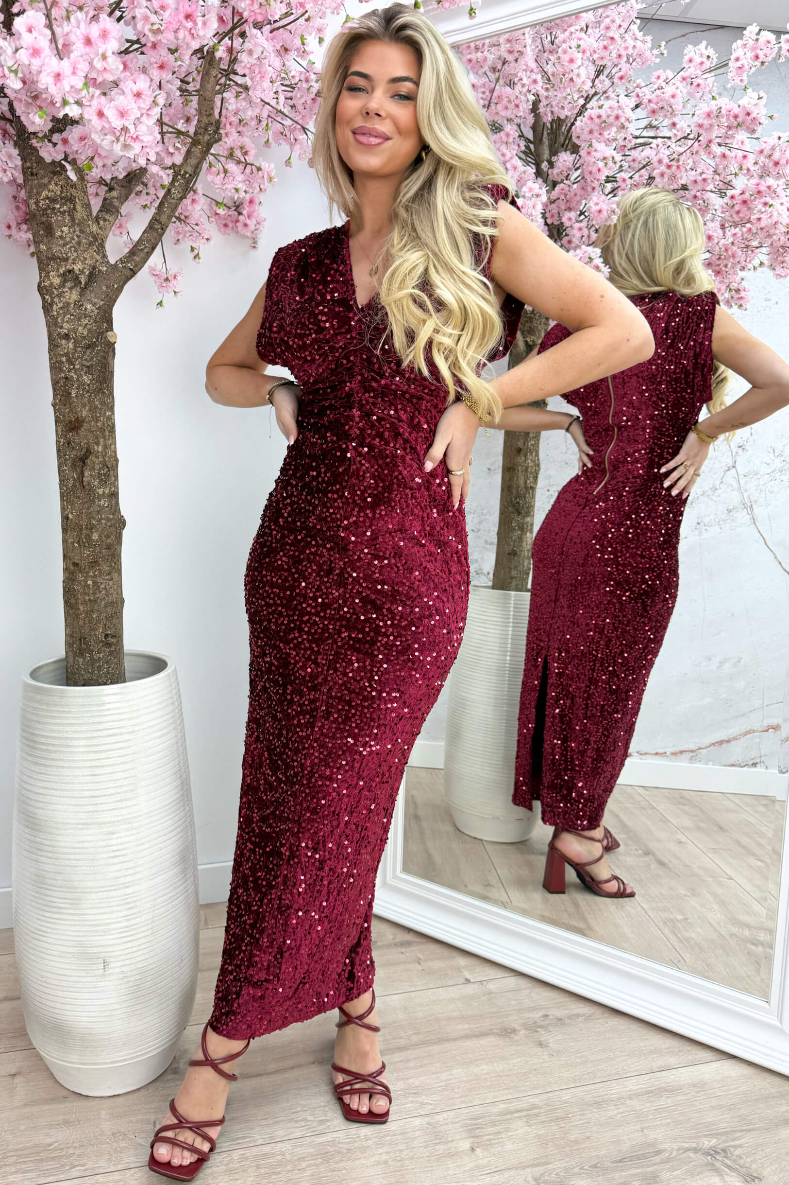 Statement velvet paillet dress - Bordeaux - Image 3