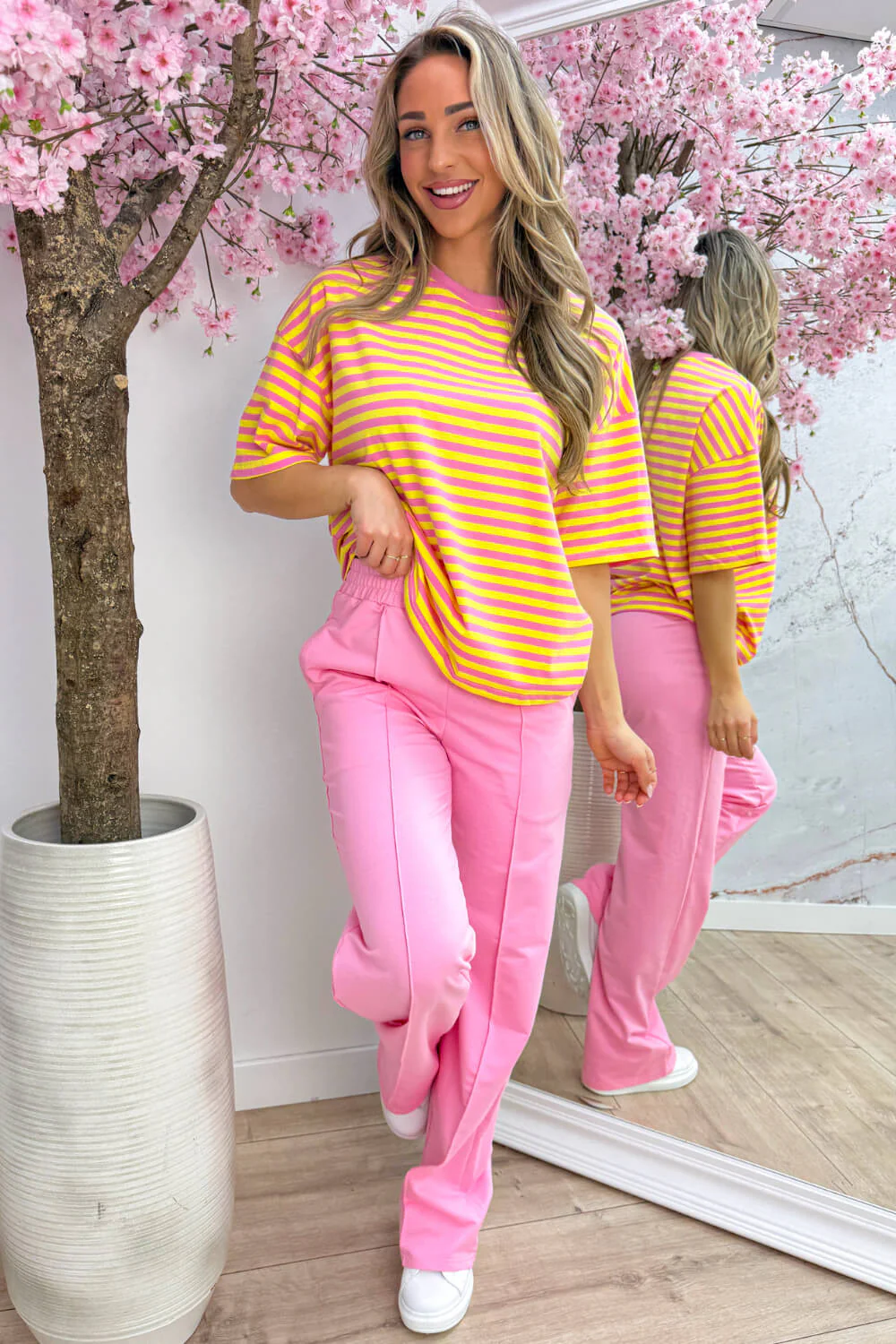 Stripes are hot T-shirt - Geel - Image 3