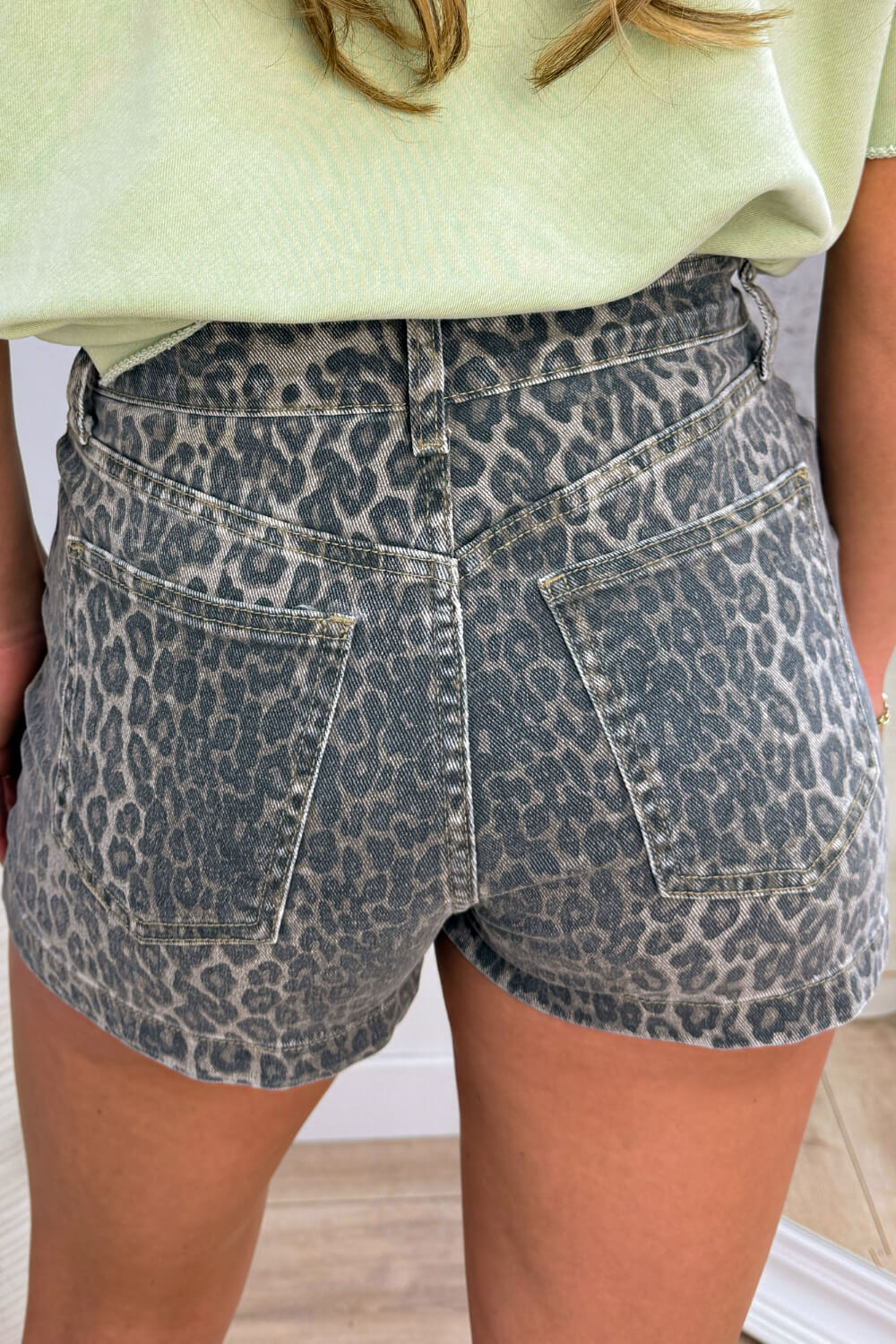 Wild tiger short - Beige - Image 2